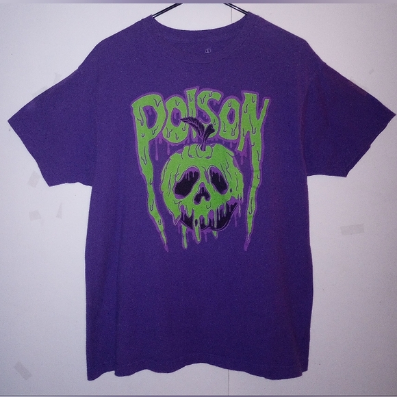 Disney Heartless Queen Snow White Poison Apple tshirts XL Beaded Charm Earrings - Picture 2 of 11